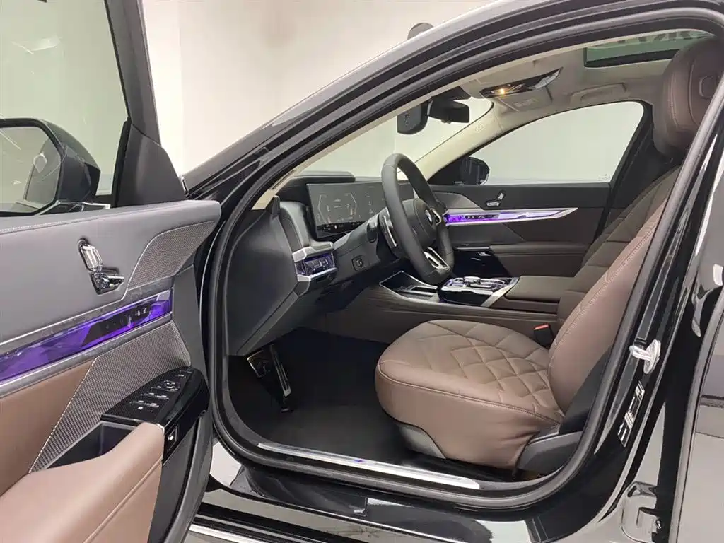 BMW 7-SERIES