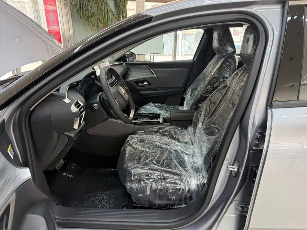 Citroën Versailles C5 X 2026 2024 1.6T Momentum Extraordinary