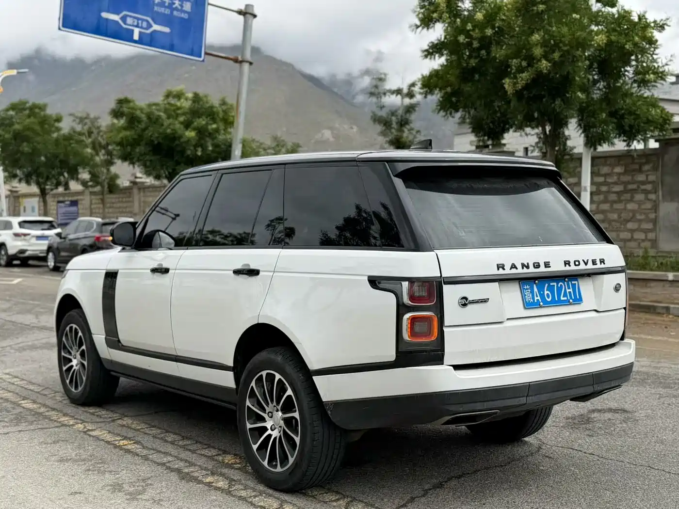 Photo 7 - Land Rover Range Rover