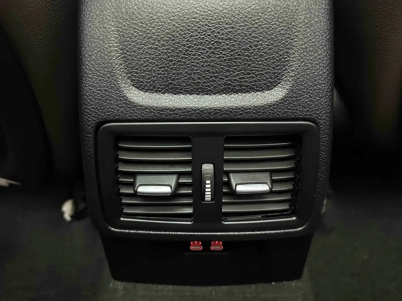 BMW 1 Series 2022 120i M Sport Shadow Edition фото 12
