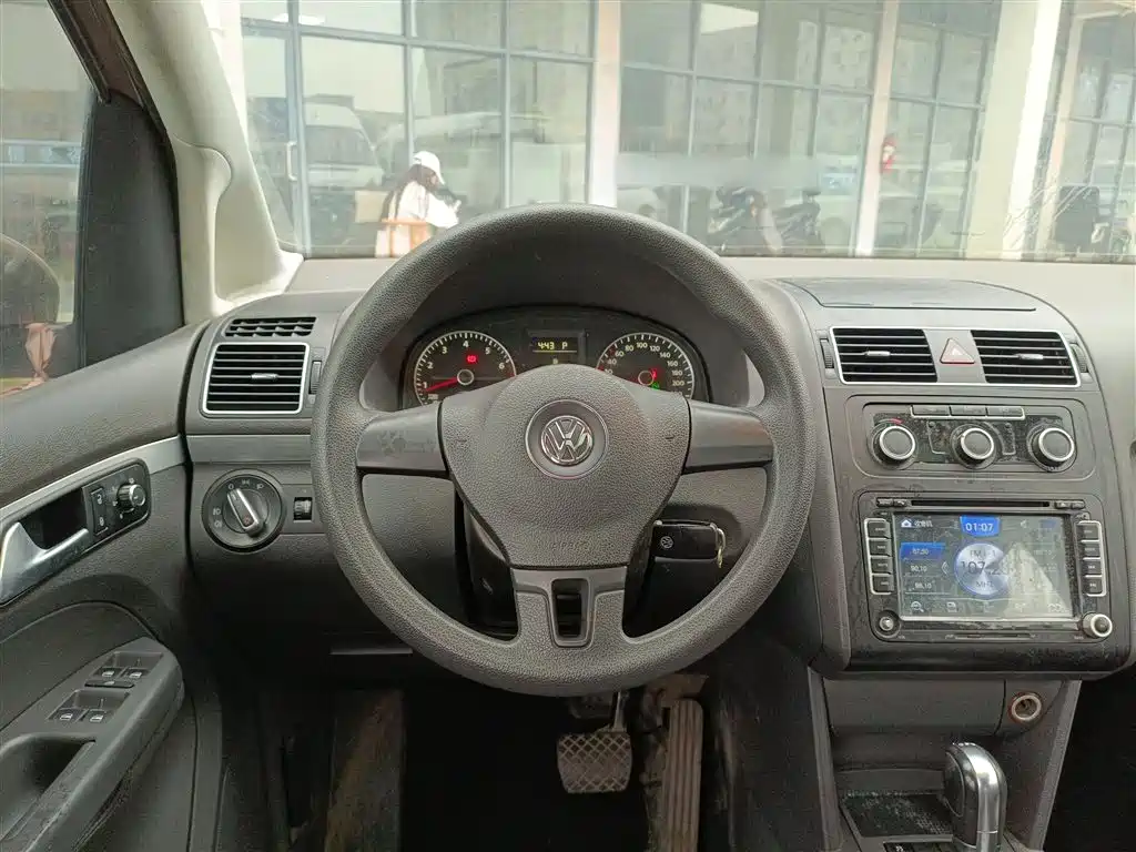 Volkswagen Touran 2015 1.4T DSG Comfort Edition 5-seater фото 11