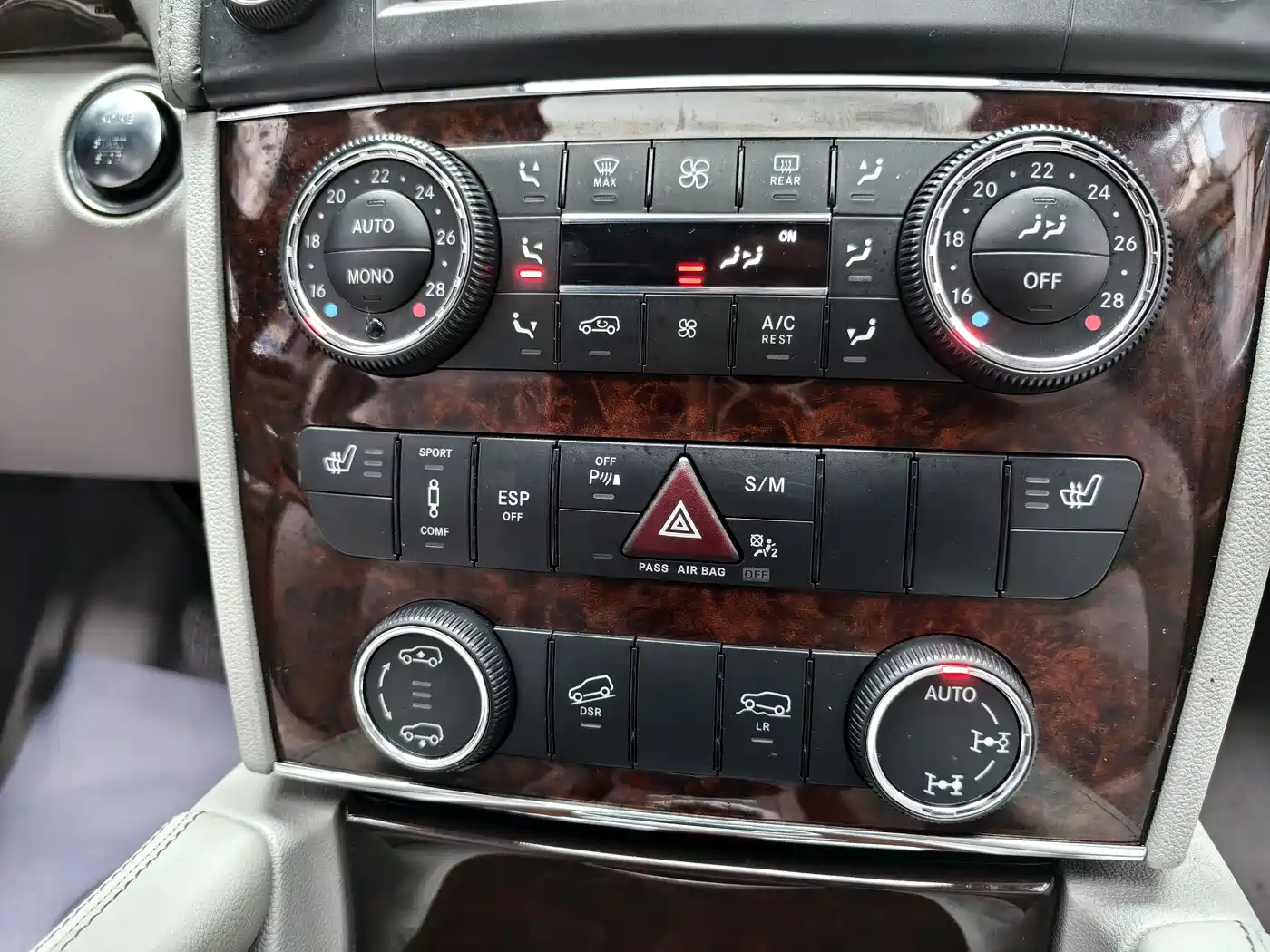 Mercedes-Benz GL-Class 2011 GL 450 4MATIC Premium фото 18