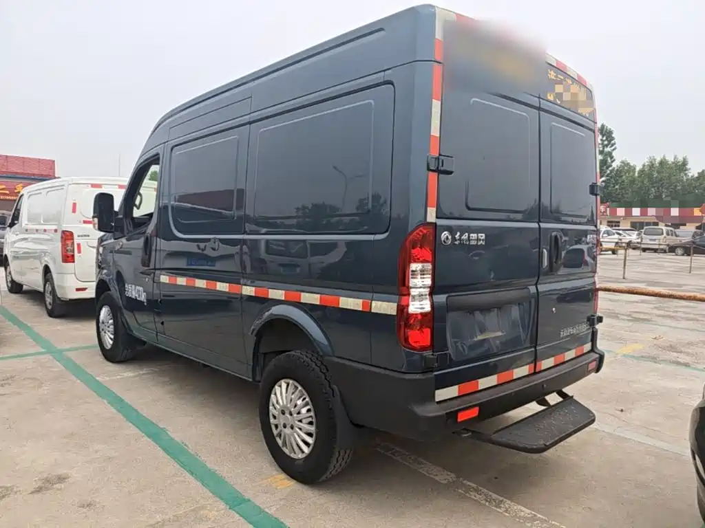 Dongfeng Yufeng Yufeng 2024 2023 V9+ 2.3T Manual FWD Van Short Wheelbase Medium Roof 3 Seater