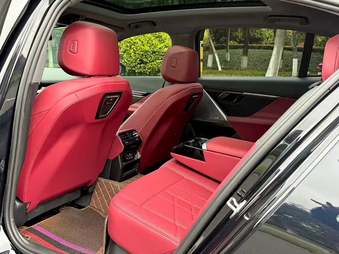 BMW 5 Series 2025 530Li Leading M Sport Package фото 6