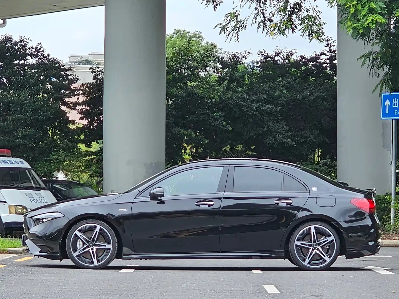 Mercedes-Benz A-Class AMG 2025 Facelift AMG A 35 L 4MATIC фото 12