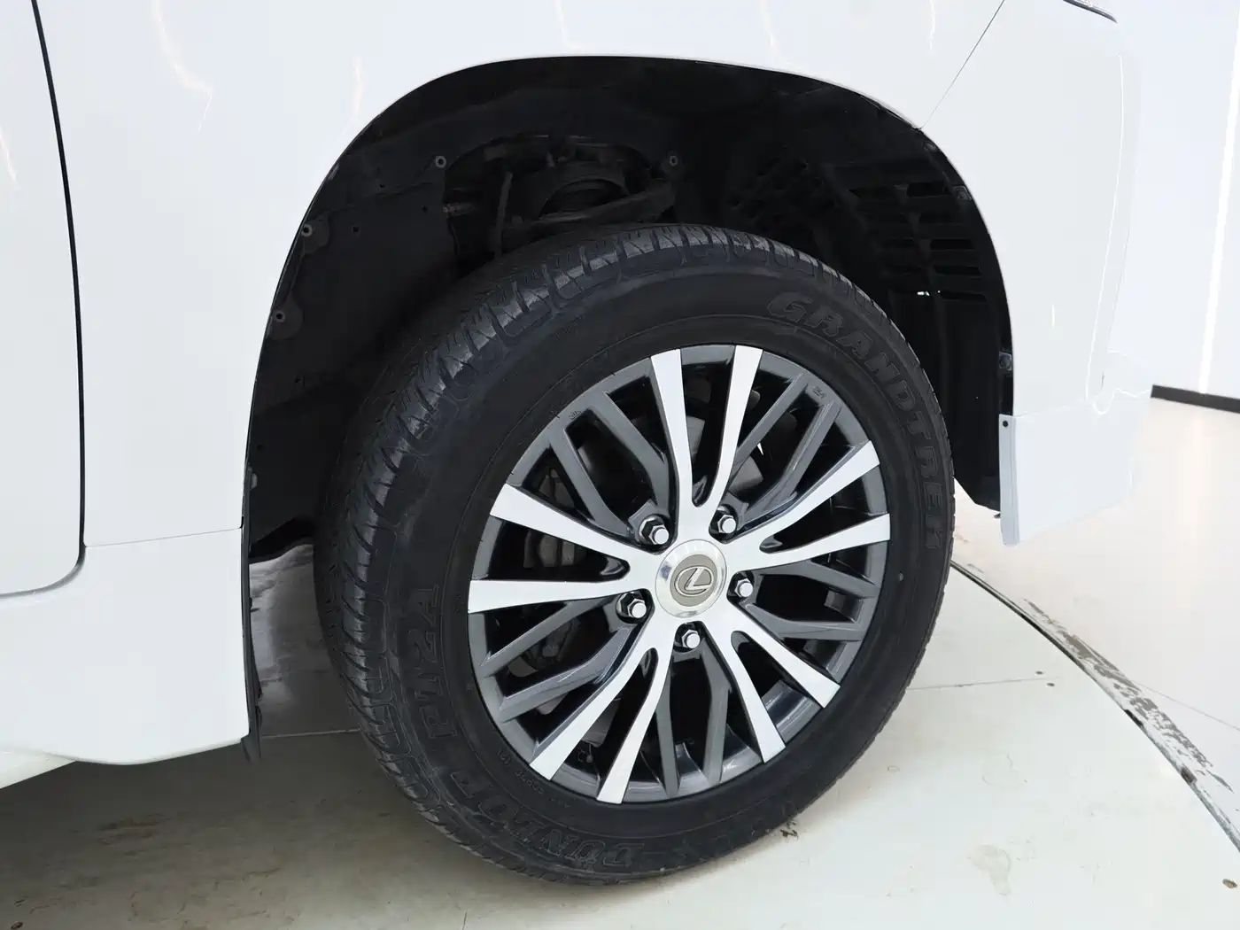 Lexus LX 2016 570 Dynamic Luxury Edition фото 14