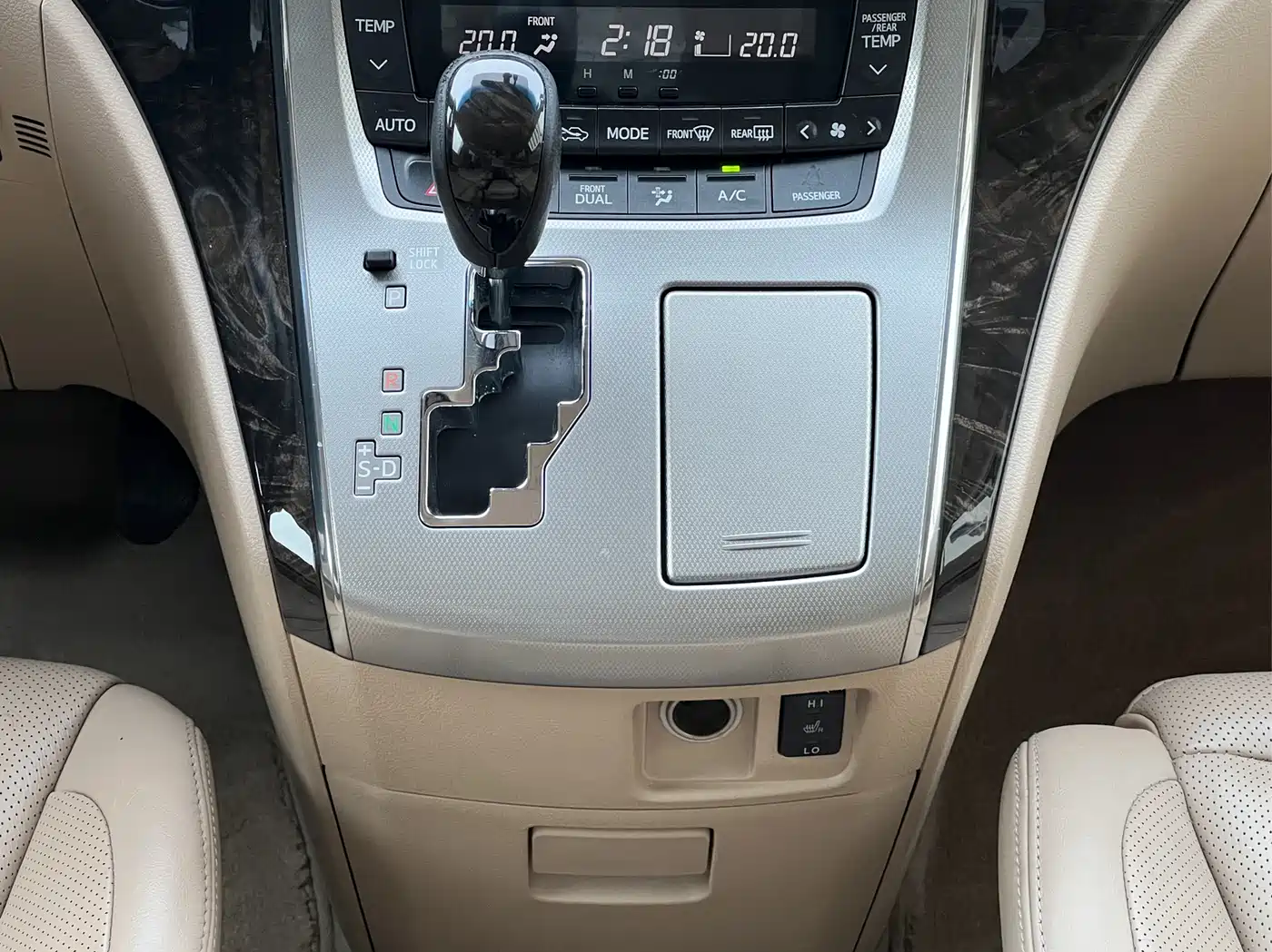 Toyota Alphard 2012 3.5L Luxury Edition фото 16
