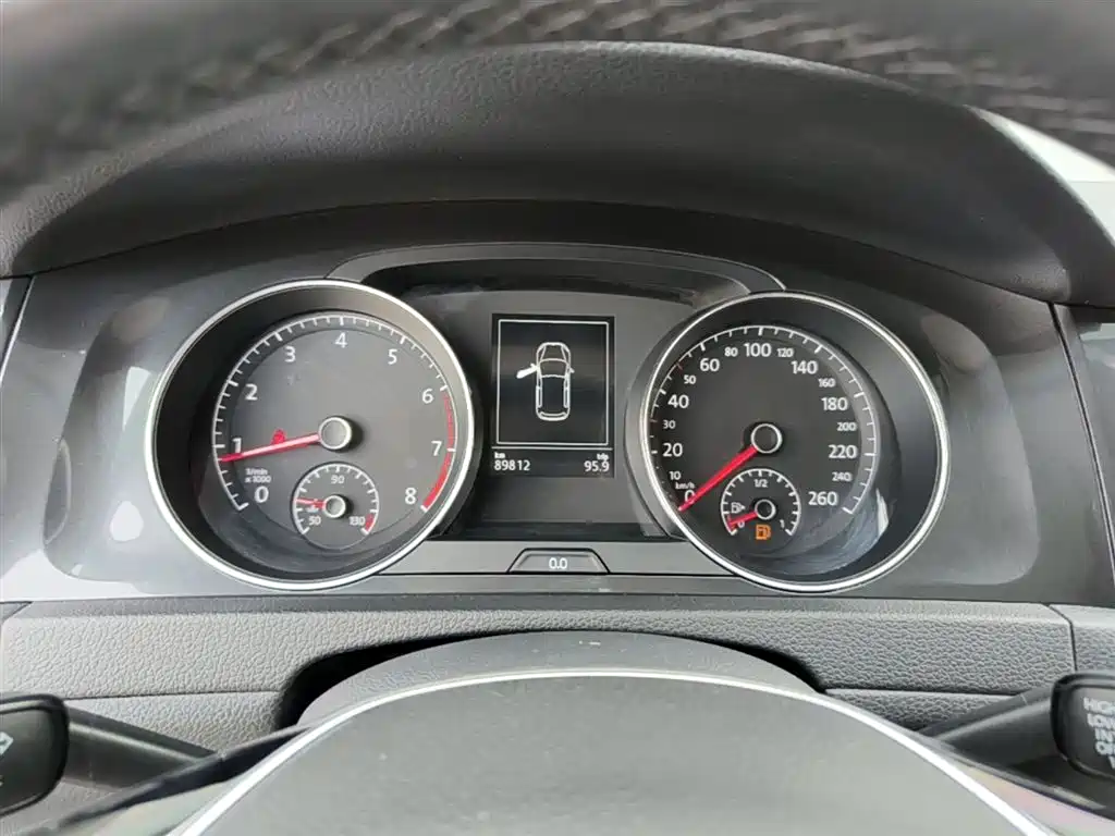 Volkswagen Golf 2017 230TSI Auto Luxury Millionth Anniversary Edition фото 11