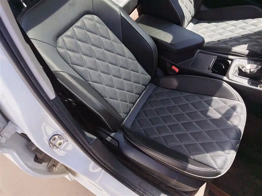 Volkswagen Sagitar 2023 300TSI DSG Surpassing Edition фото 25