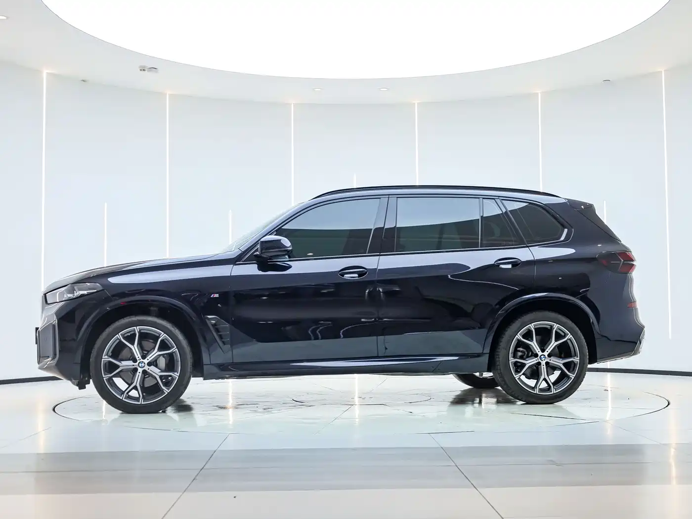 BMW X5 2023 xDrive 30Li Premium M Sport Black Night Package фото 5