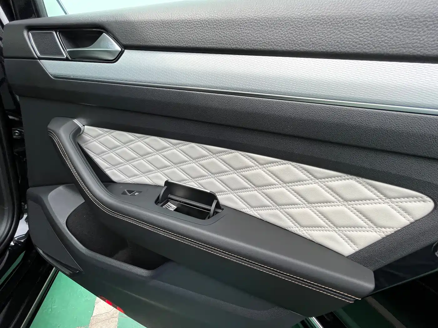 Volkswagen Magotan 2023 Model 2 Million Commemorative Edition 330TSI DSG Luxury фото 15