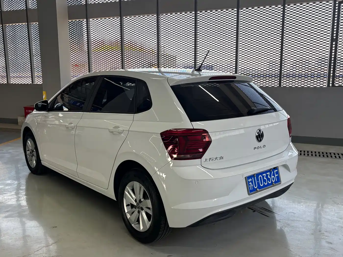 VOLKSWAGEN POLO