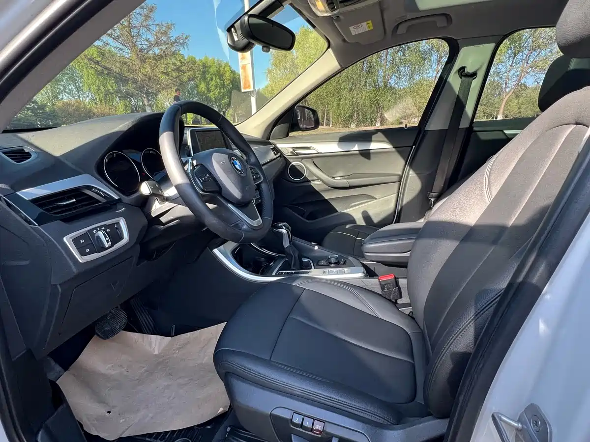 BMW X1 2019 sDrive20Li Leading Model фото 8