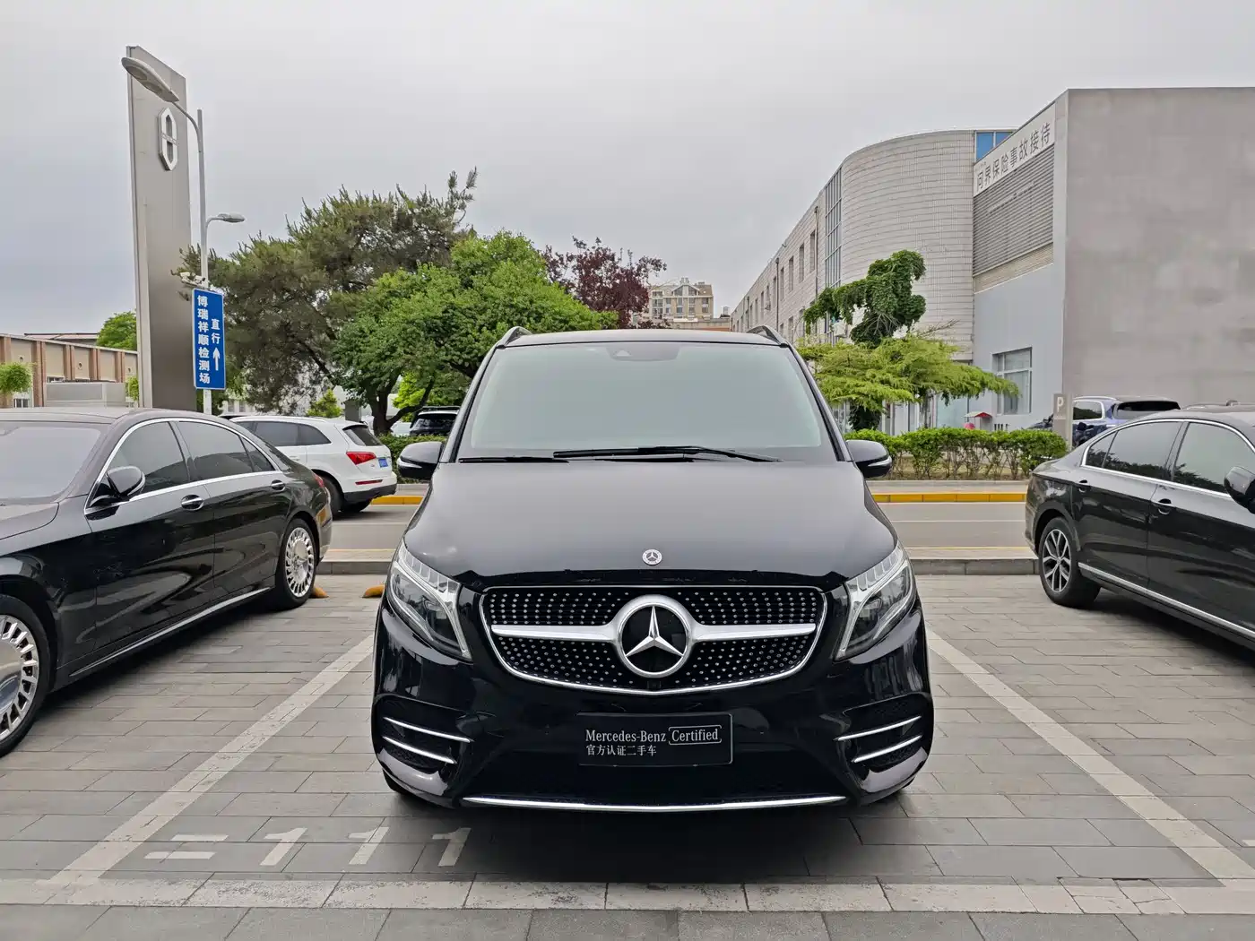 Mercedes-Benz V-Class 2021 V 260 L Long Wheelbase Luxury Edition фото 2