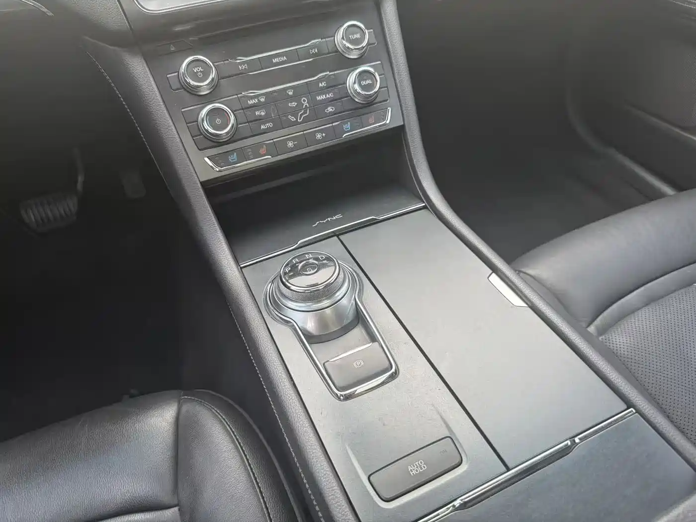 Ford Taurus 2015 EcoBoost 325 V6 Fashion фото 7