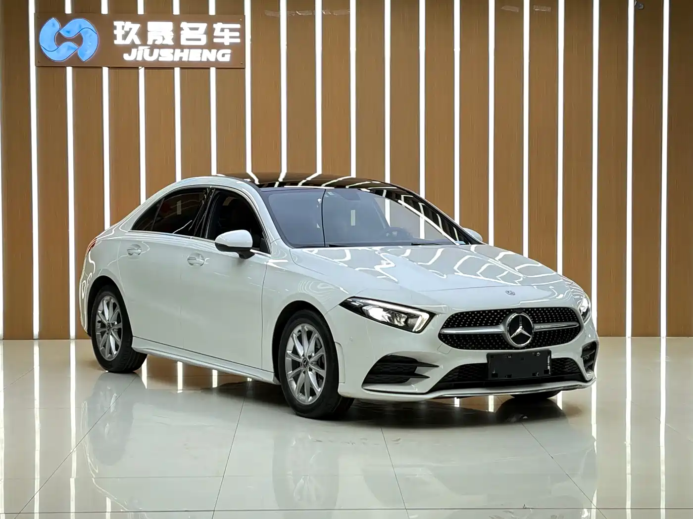 Mercedes-Benz A-Class 2019 A 200 L Sport Sedan фото 3