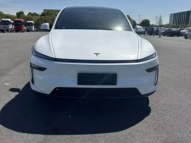 Tesla Model Y L 2025 Facelift Long Range AWD