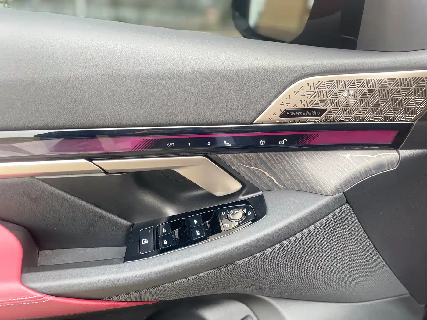 BMW 5 Series 2025 530Li Premium M Sport Package фото 5
