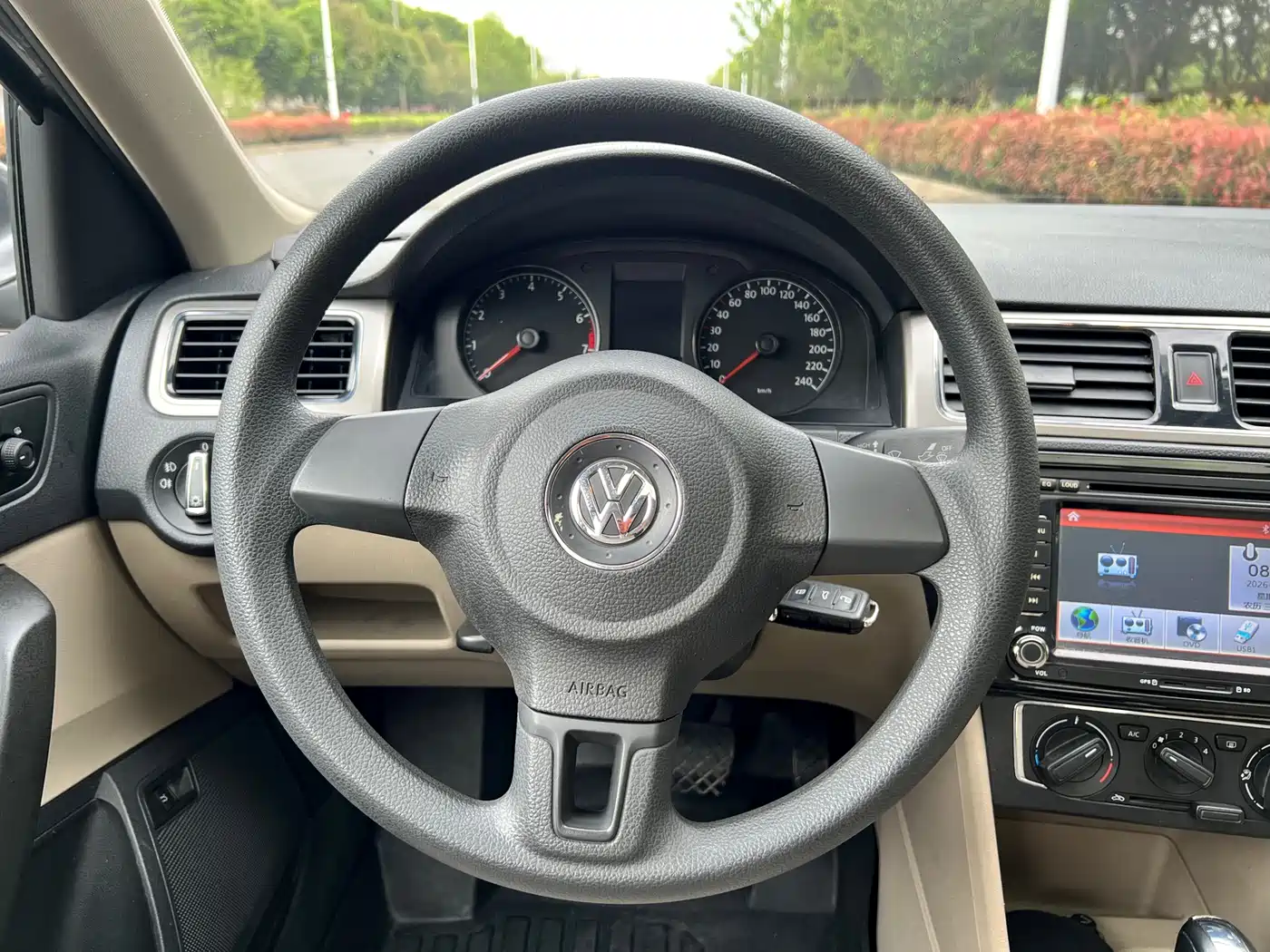 Volkswagen Santana 2013 1.6L Automatic Comfort Edition фото 14