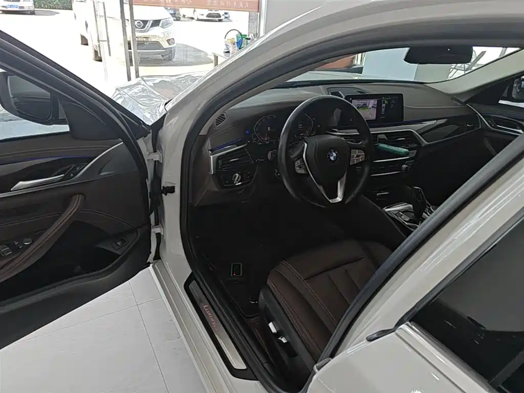 BMW 5 Series 2020 525Li Luxury Package фото 16