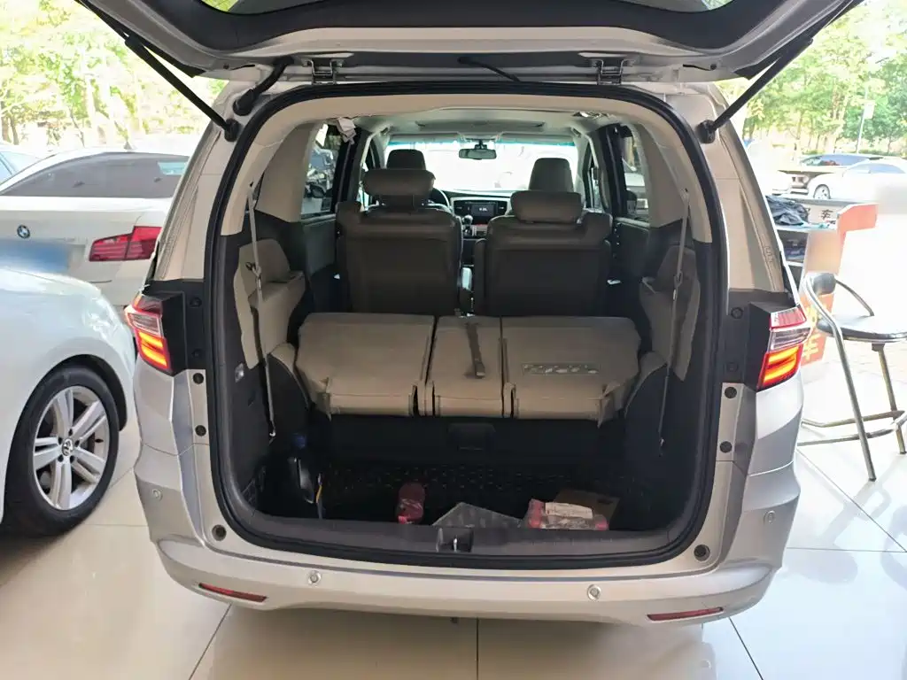 Фото 15 - Honda Odyssey