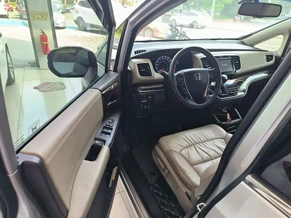 Фото 12 - Honda Odyssey