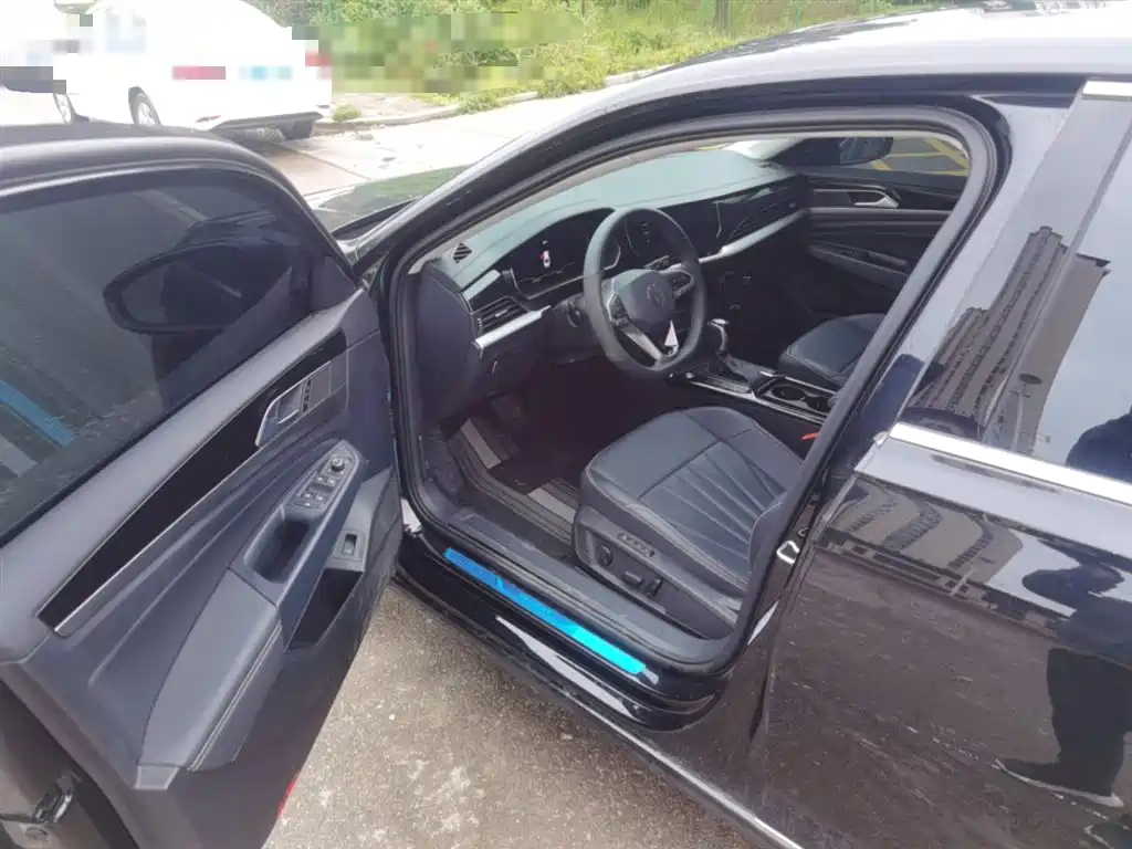 Volkswagen Passat 2025 Outstanding 330TSI Starlight Elite Edition фото 14