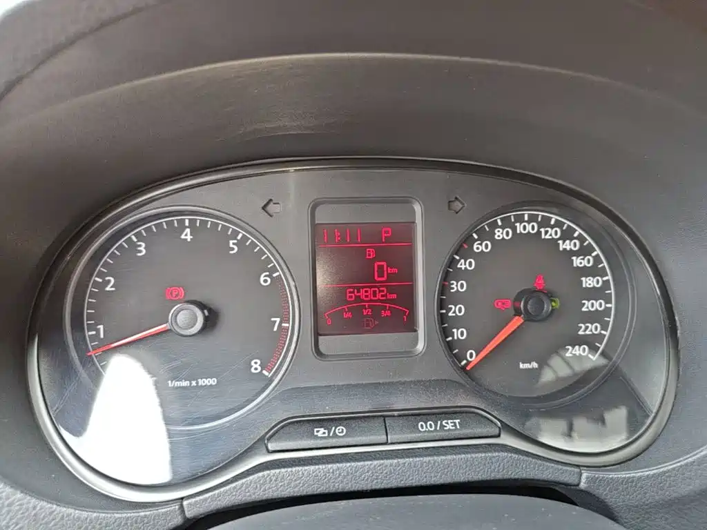 Volkswagen Polo 2014 2012 1.6L Cross Polo AT