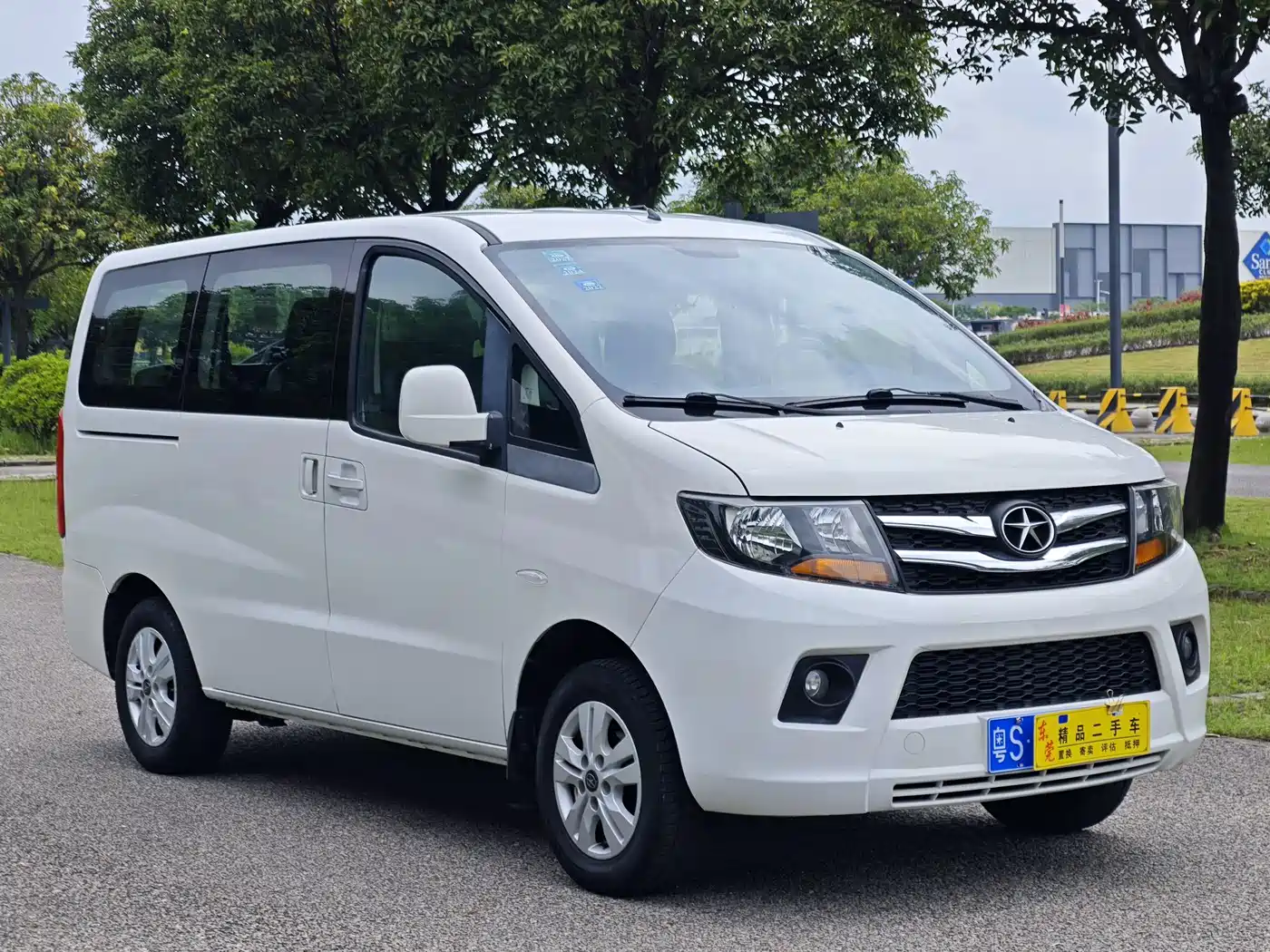 JAC Refine M3 2016 2015 Maker Edition 1.6L Luxury Smart