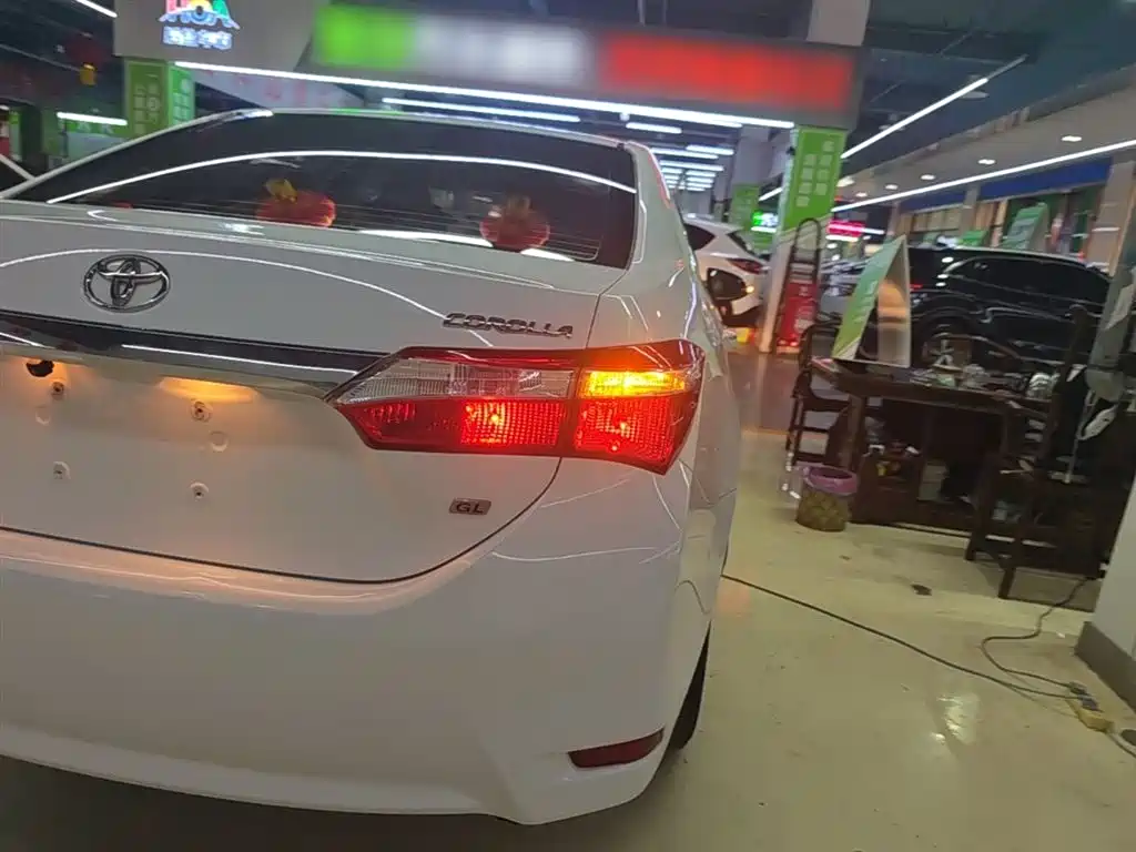 Toyota Corolla 2014 1.6L CVT GL фото 8