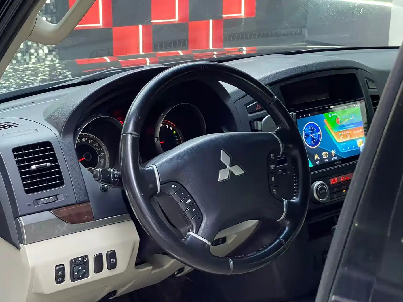 Mitsubishi Pajero (Import) 2014 3.0L Elite Edition фото 8