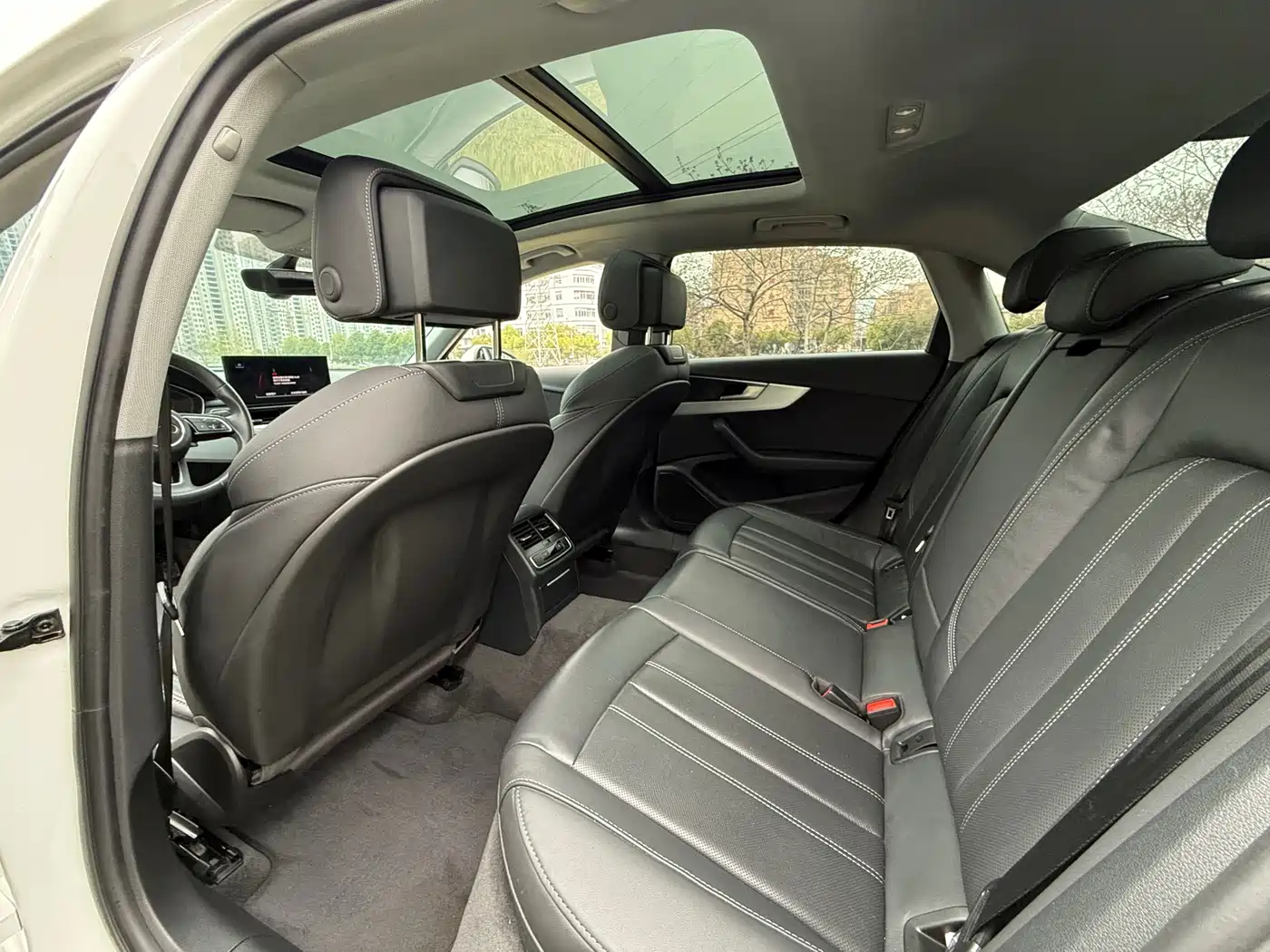 Audi A4L 2022 40 TFSI Luxury Dynamic фото 8