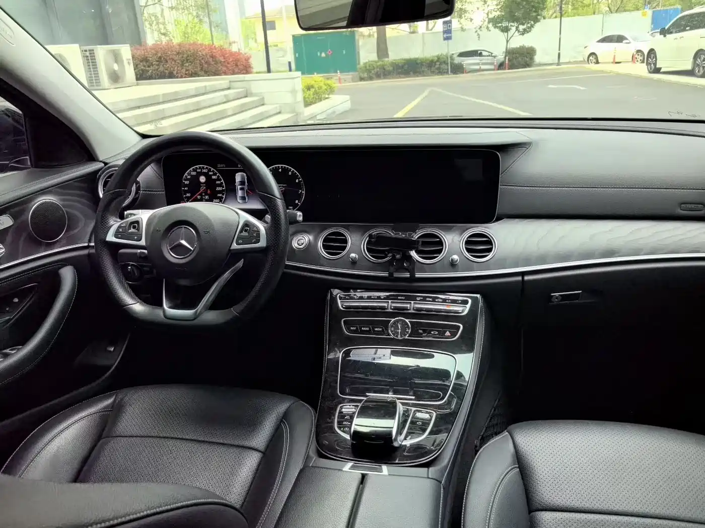 Mercedes-Benz E-Class 2016 E 300 L Sport Fashion Type фото 8