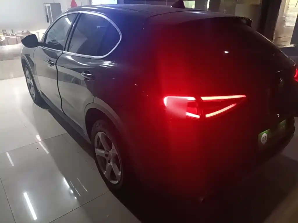 Alfa Romeo Stelvio 2019 2017 2.0T 200HP Elite