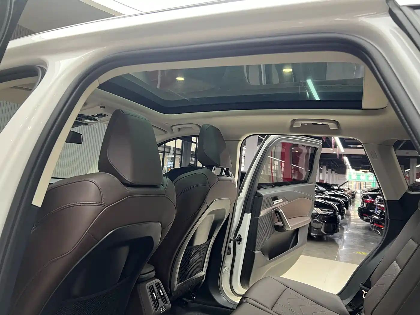 BMW iX1 2023 eDrive25L M Sport Package фото 18