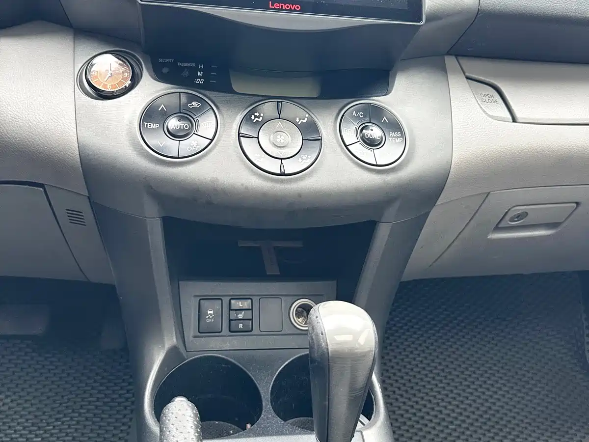 Toyota RAV4 Rongfang 2009 2.4L Automatic Luxury Navigation Edition фото 11