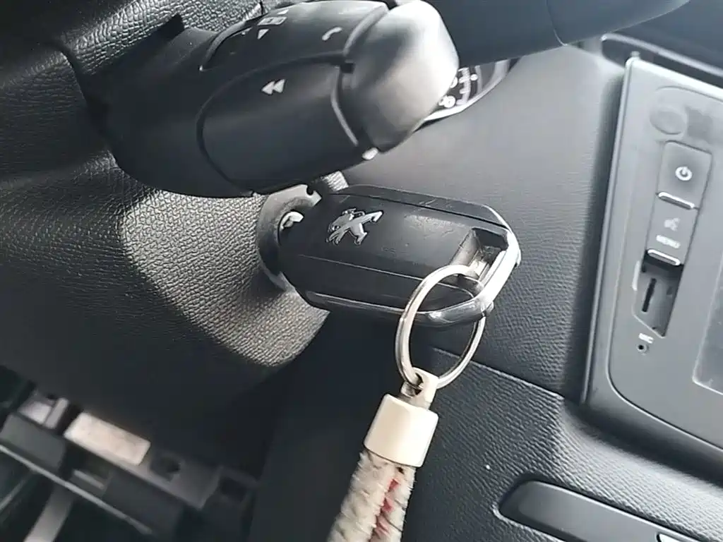 Peugeot 408 2014 1.8L Manual Leading Edition фото 9