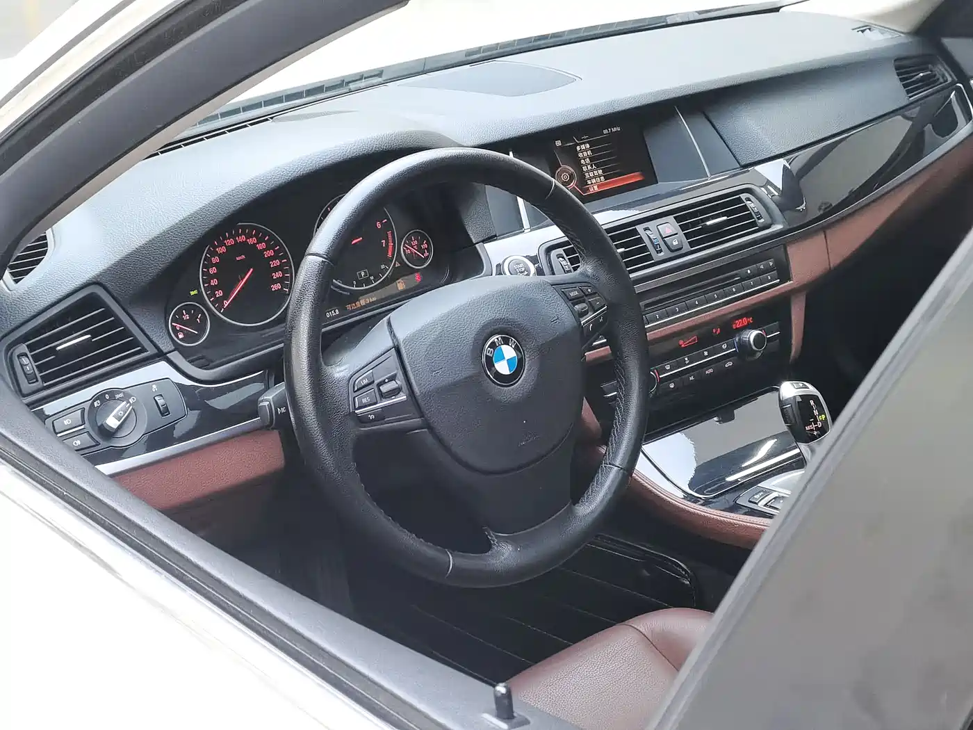 BMW 5 Series 2014 520Li Elegance фото 13
