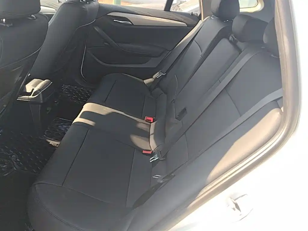 BMW X1 2014 sDrive18i Fashion Edition фото 17