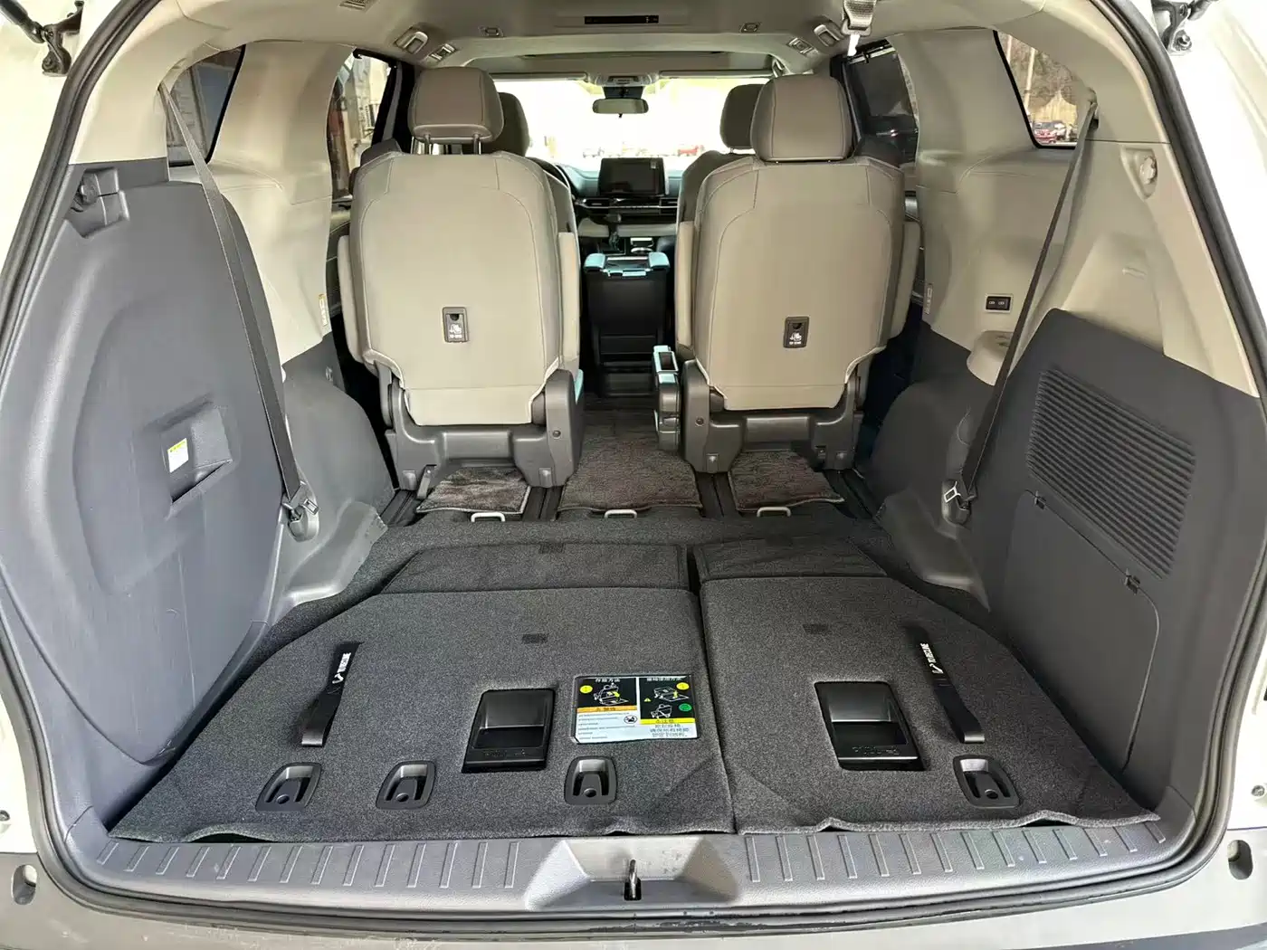 Toyota Sienna 2023 2.5L Hybrid Comfort Edition фото 18