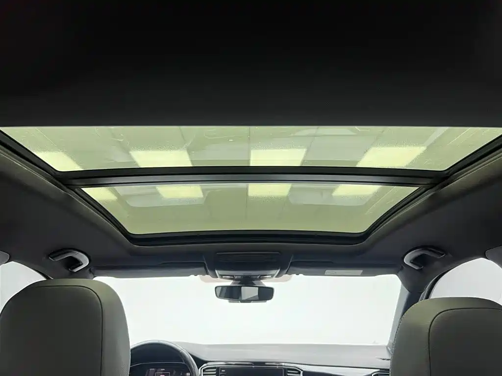 Фото 23 - Volkswagen T-ROC