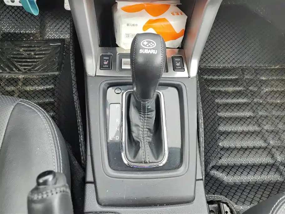 Subaru Forester 2013 2.5i Automatic Luxury Edition фото 16