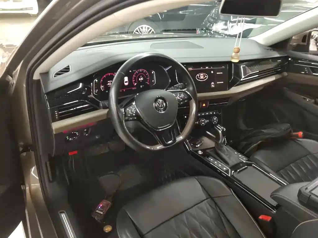 Volkswagen Passat 2019 330TSI Leading Premium Edition China V фото 10