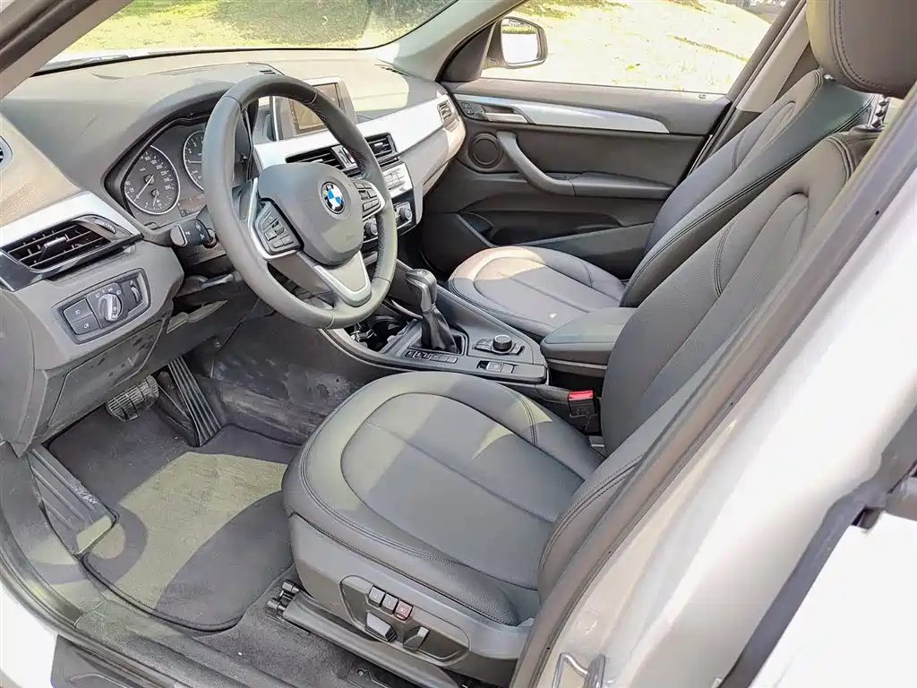 BMW X1 2016 sDrive18Li Premium Model фото 7