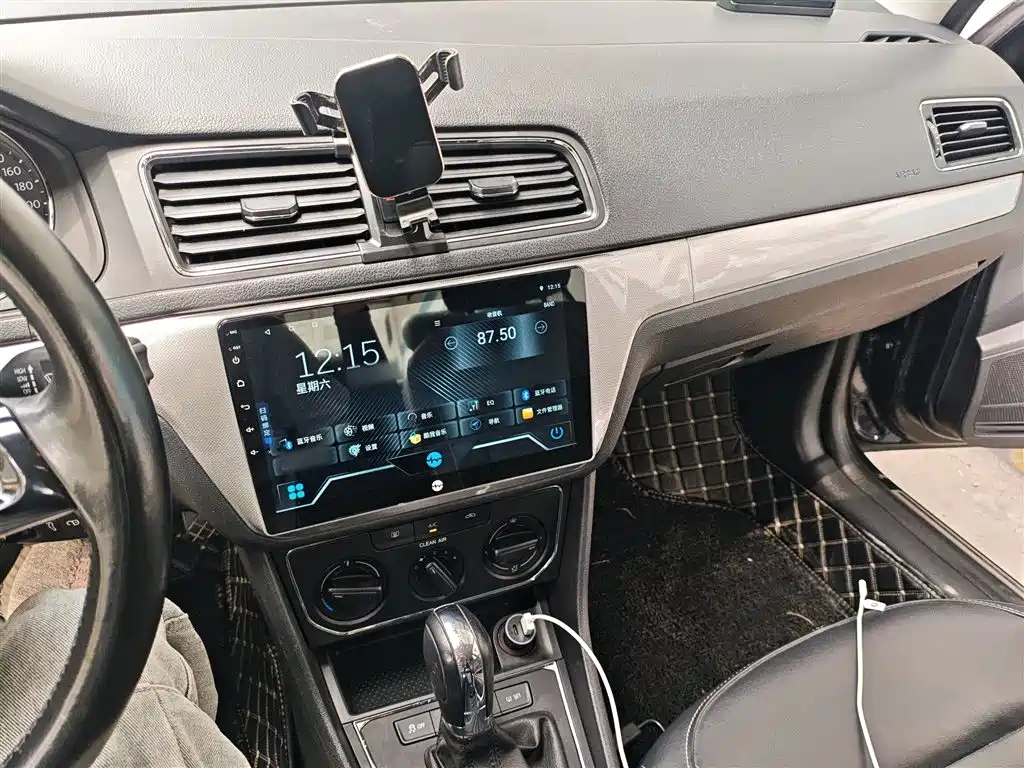 Volkswagen Lavida 2015 1.6L Automatic Comfort Edition фото 6