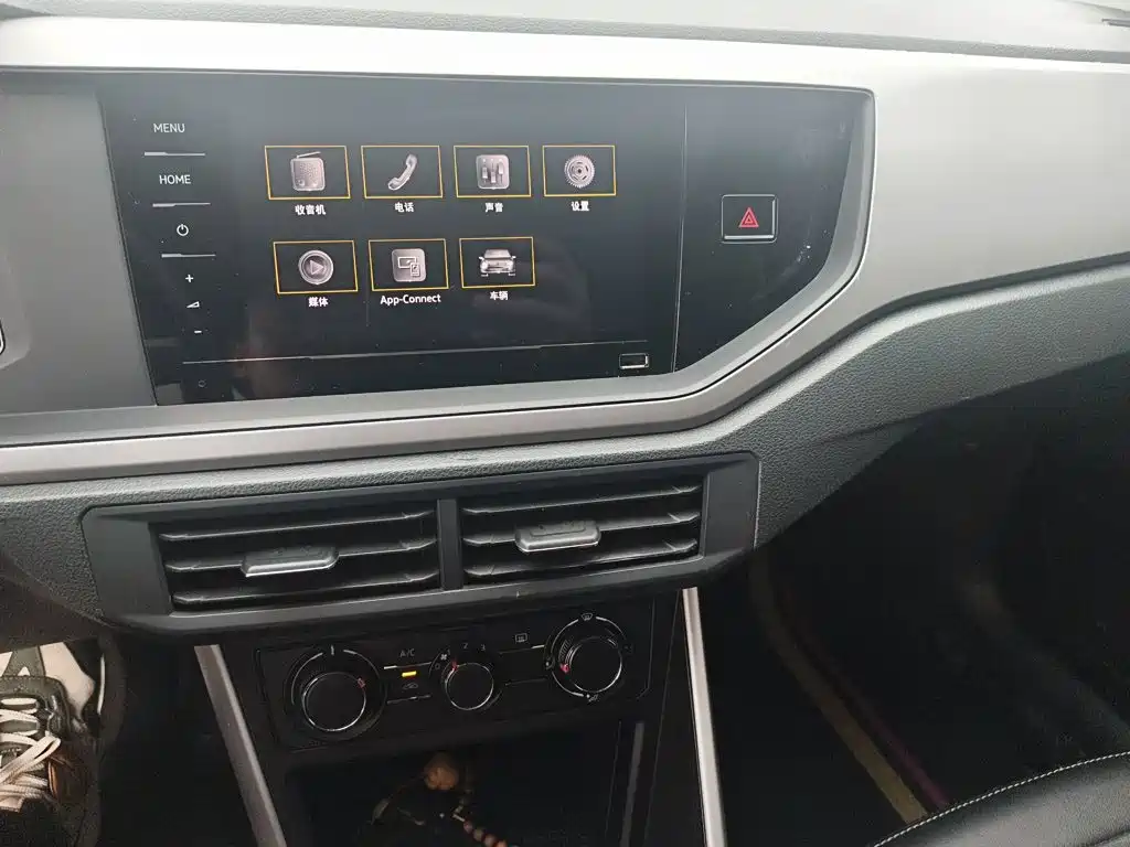VOLKSWAGEN POLO