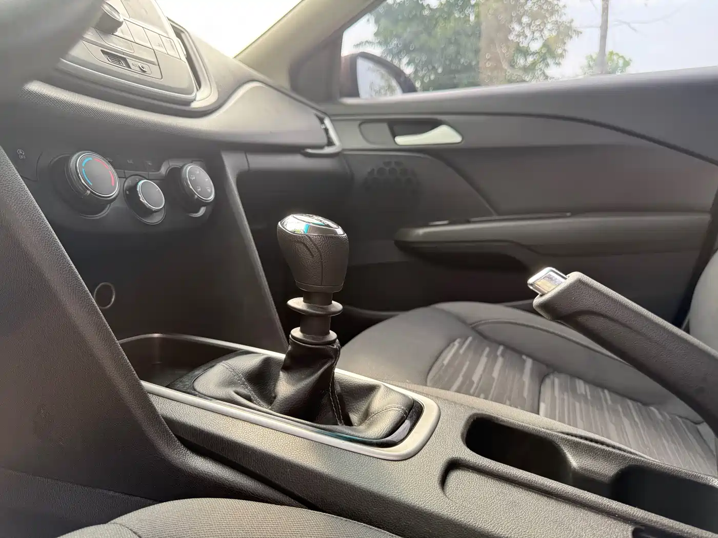 Chevrolet Cavalier 2016 1.5L Manual Enjoyment Edition фото 13