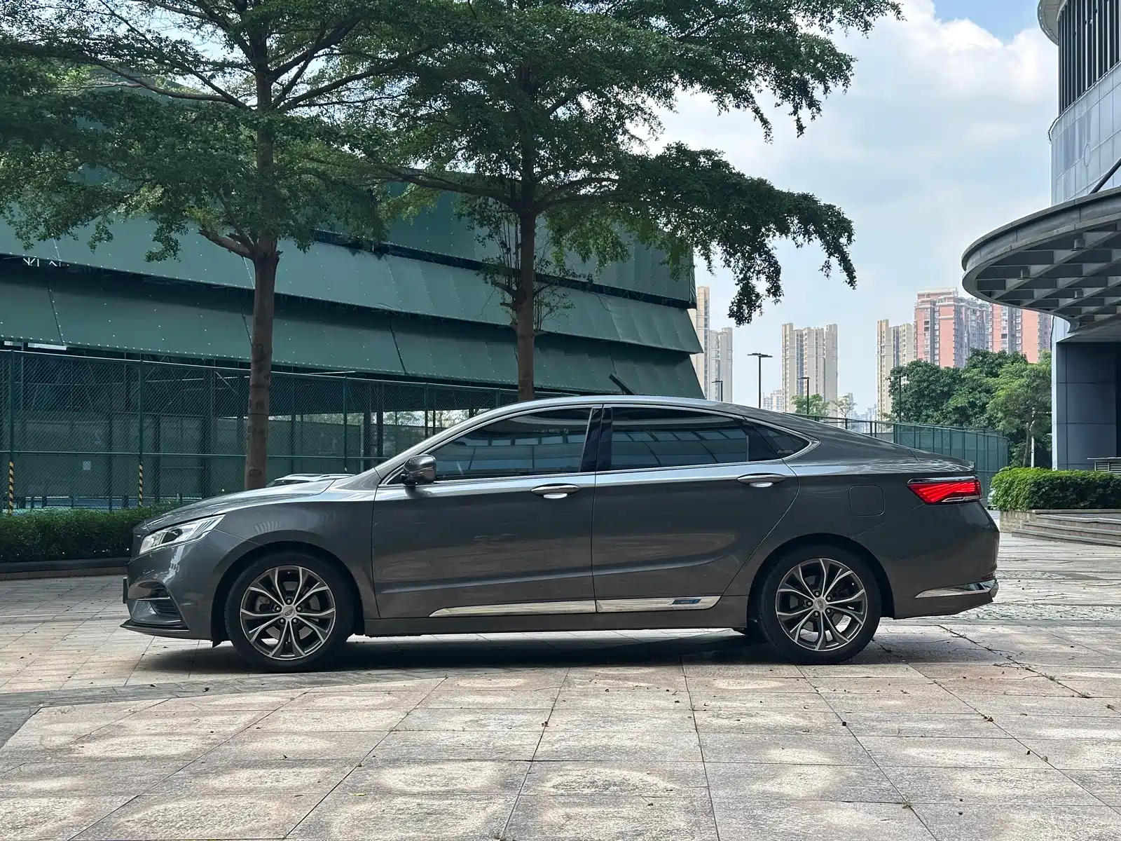 Фото 6 - Geely Borui