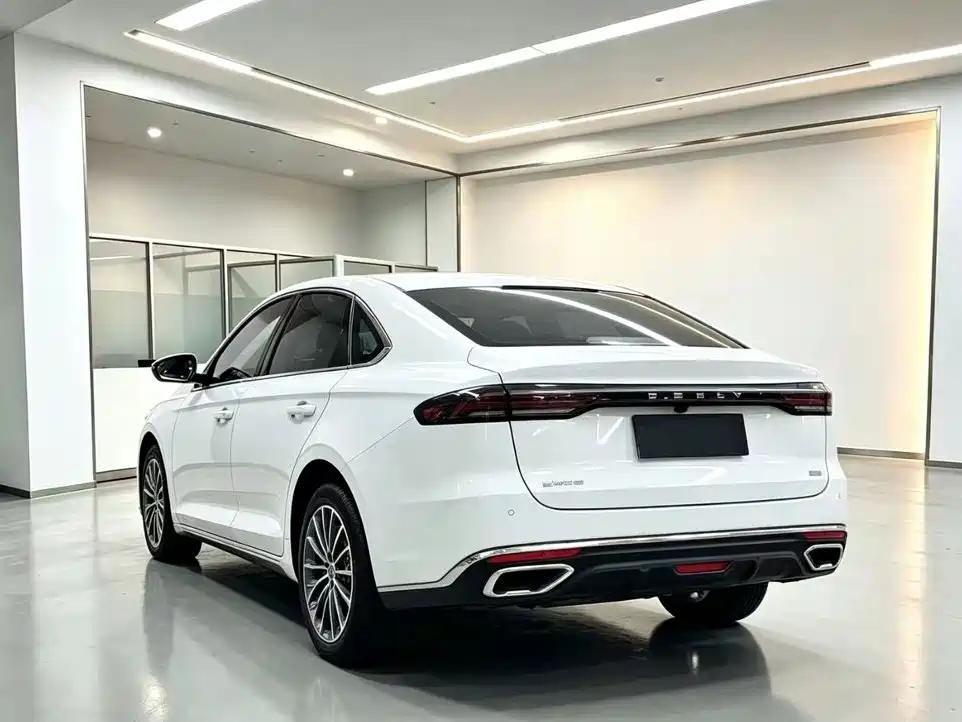 Фото 8 - Geely Emgrand
