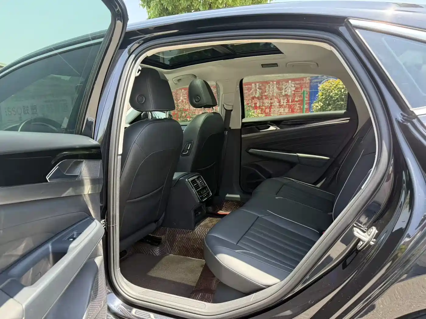 Volkswagen Passat 2022 330TSI Starlight Elite Edition фото 9